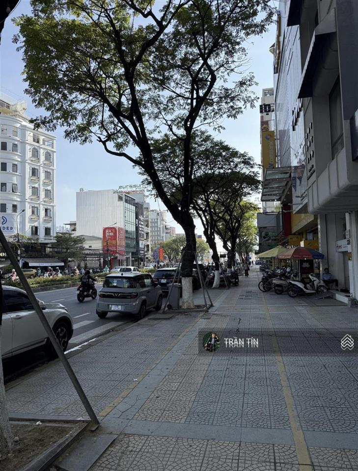 Căn nhà 3 tầng đường nguyễn văn linh. diện tích 106m2. hướng đông nam. giá bán 26 tỷ 500