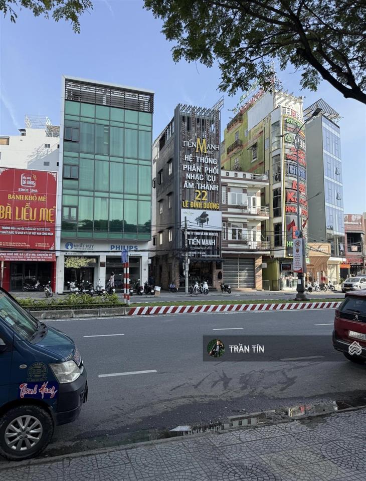 Căn nhà 3 tầng đường nguyễn văn linh. diện tích 106m2. hướng đông nam. giá bán 26 tỷ 500