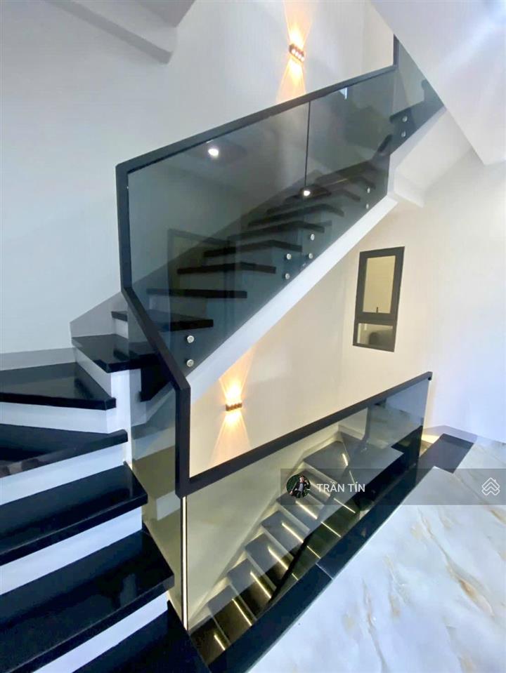 Căn nhà xây mới 100%, góc 2 mặt kiệt đường lê duẩn. diện tích 68,5m2. hướng bắc. giá bán 5 tỷ 900