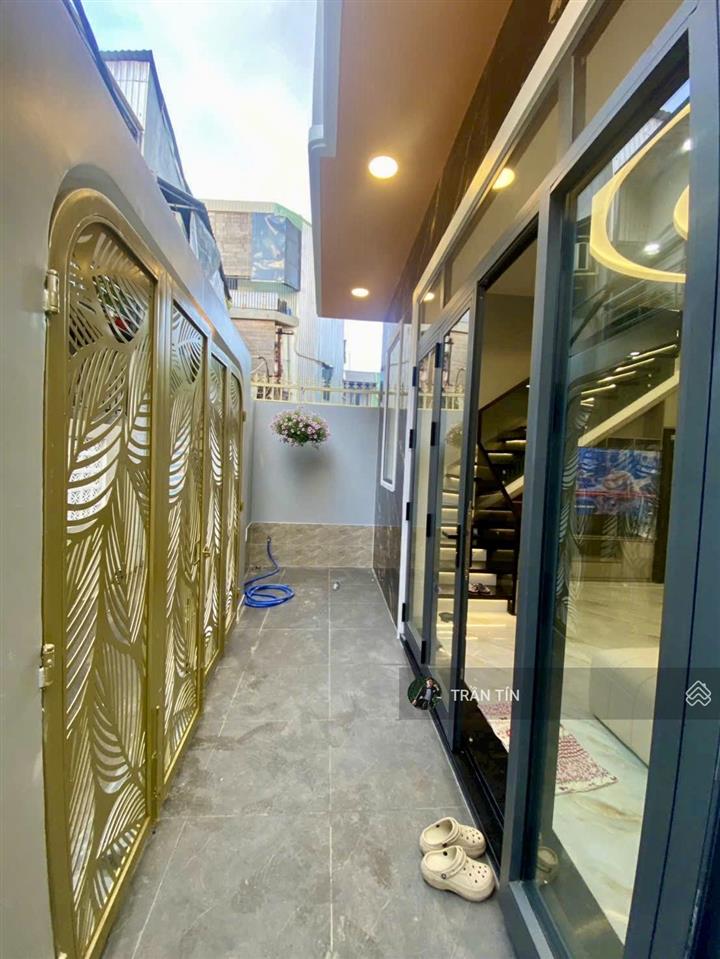 Căn nhà xây mới 100%, góc 2 mặt kiệt đường lê duẩn. diện tích 68,5m2. hướng bắc. giá bán 5 tỷ 900