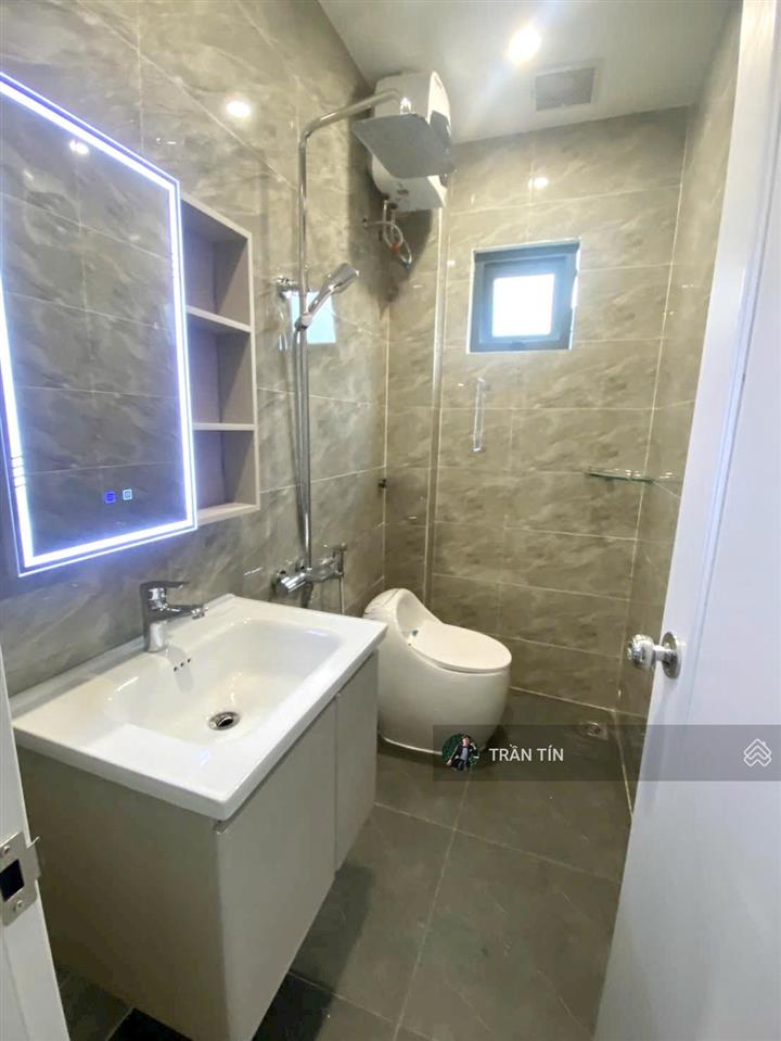 Căn nhà xây mới 100%, góc 2 mặt kiệt đường lê duẩn. diện tích 68,5m2. hướng bắc. giá bán 5 tỷ 900