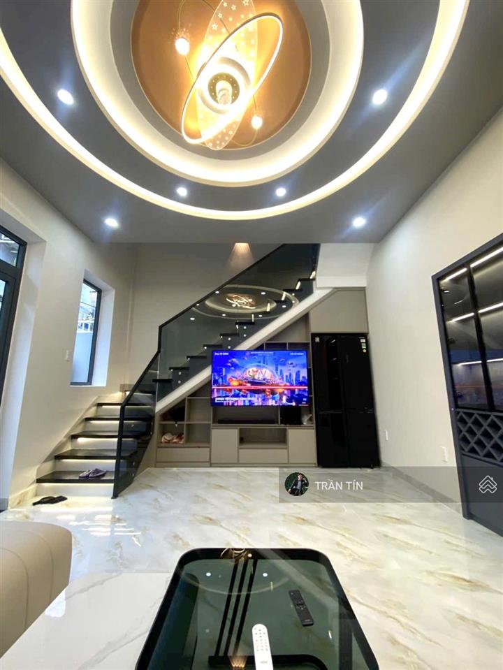 Căn nhà xây mới 100%, góc 2 mặt kiệt đường lê duẩn. diện tích 68,5m2. hướng bắc. giá bán 5 tỷ 900