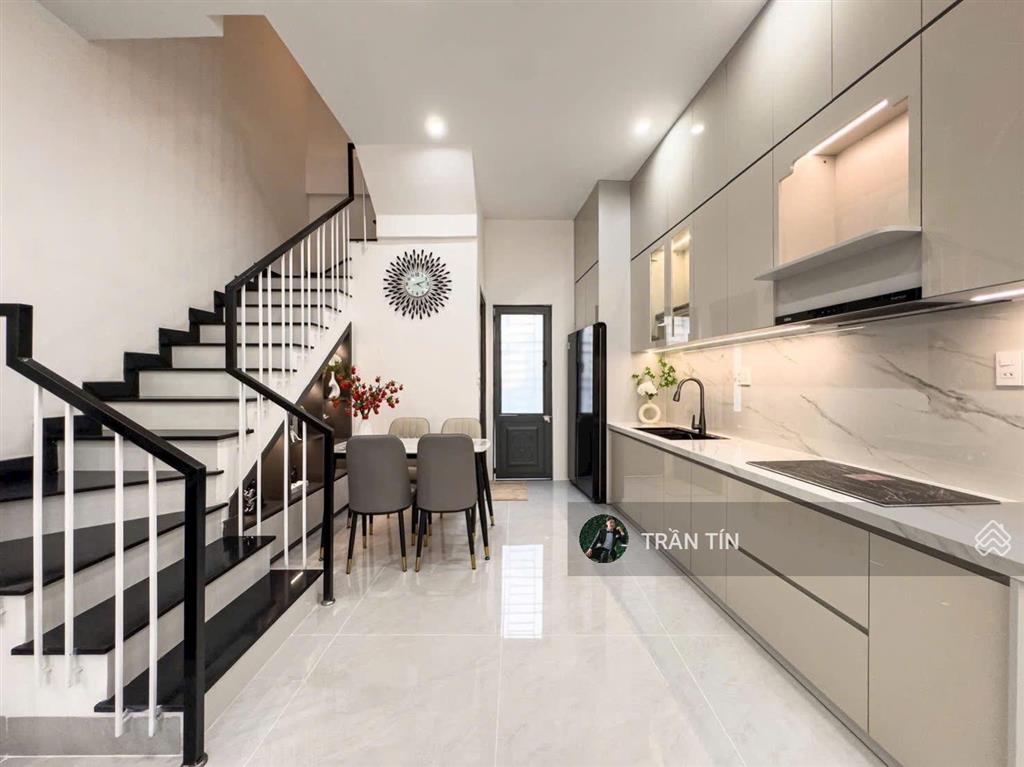 Nhà mặt phố thái thị bôi xây mới 3 tầng vừa mới hoàn thiện. giá bán 8 tỷ 950