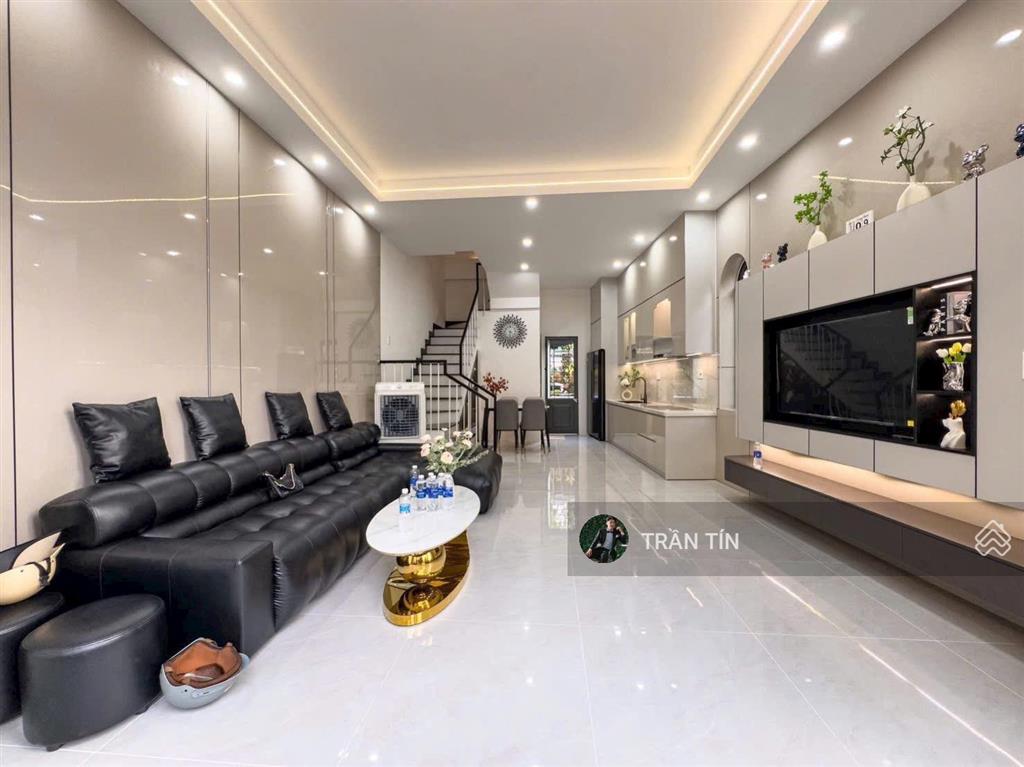 Nhà mặt phố thái thị bôi xây mới 3 tầng vừa mới hoàn thiện. giá bán 8 tỷ 950