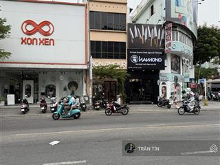 Căn nhà phố thời trang lê duẩn. vị trí trung tâm của trung tâm. cách đường bạch đằng 200m