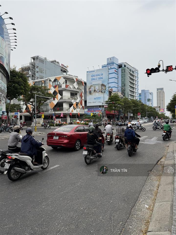 Căn nhà phố thời trang lê duẩn. vị trí trung tâm của trung tâm. cách đường bạch đằng 200m