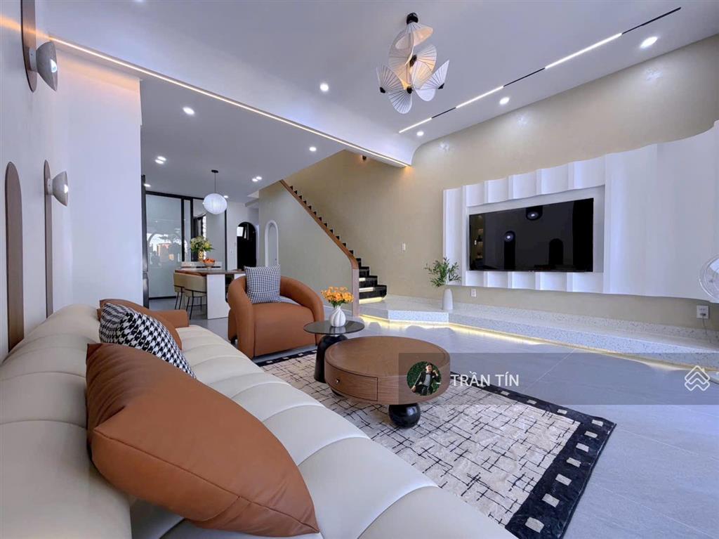 Một ngôi nhà 3 tầng tại đường thanh lương 18. được xây mới hoàn toàn 100%