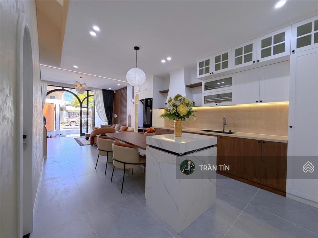 Một ngôi nhà 3 tầng tại đường thanh lương 18. được xây mới hoàn toàn 100%