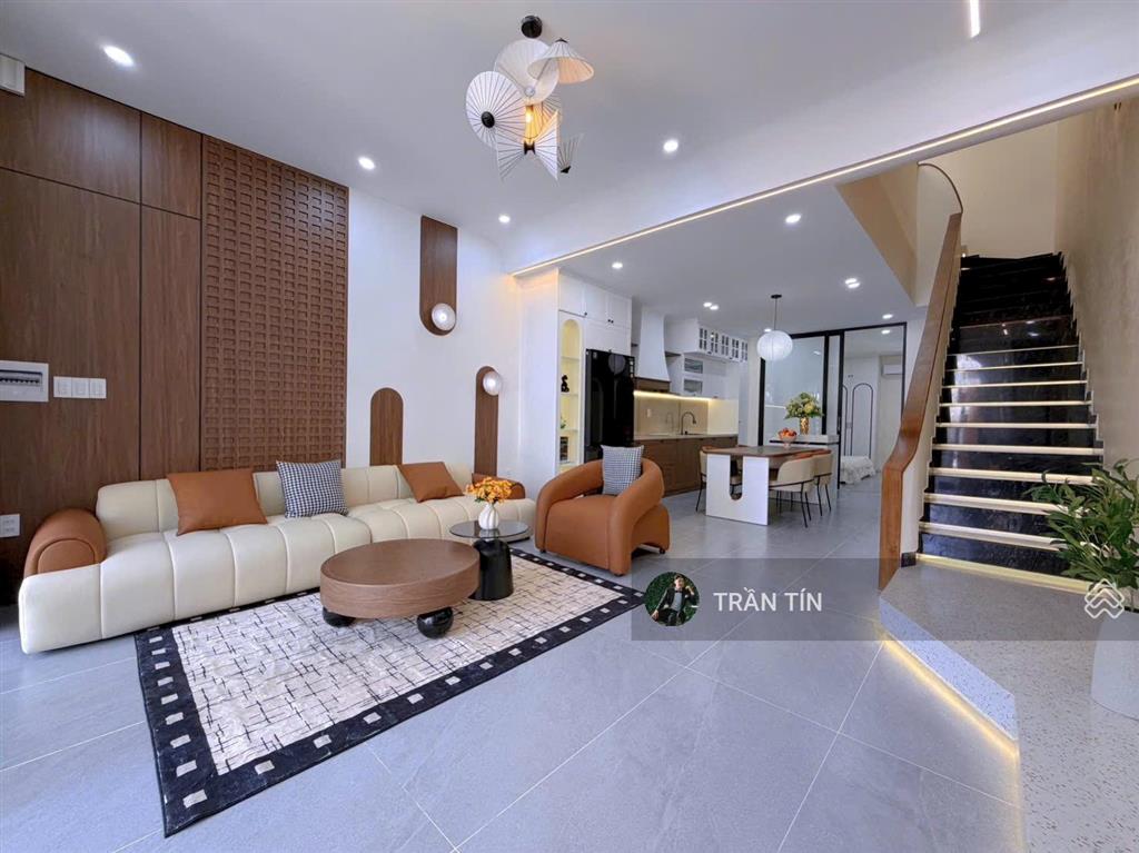Một ngôi nhà 3 tầng tại đường thanh lương 18. được xây mới hoàn toàn 100%