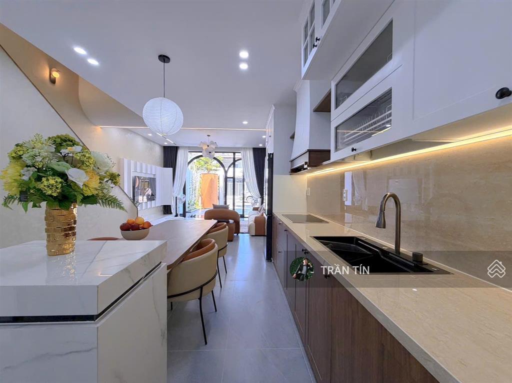 Một ngôi nhà 3 tầng tại đường thanh lương 18. được xây mới hoàn toàn 100%