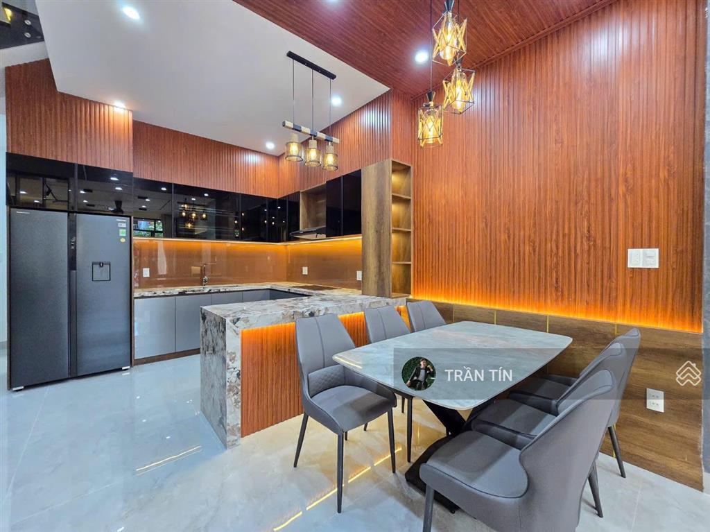 Căn nhà mặt tiền đường thanh lương 16. khu đô thị hoà xuân.