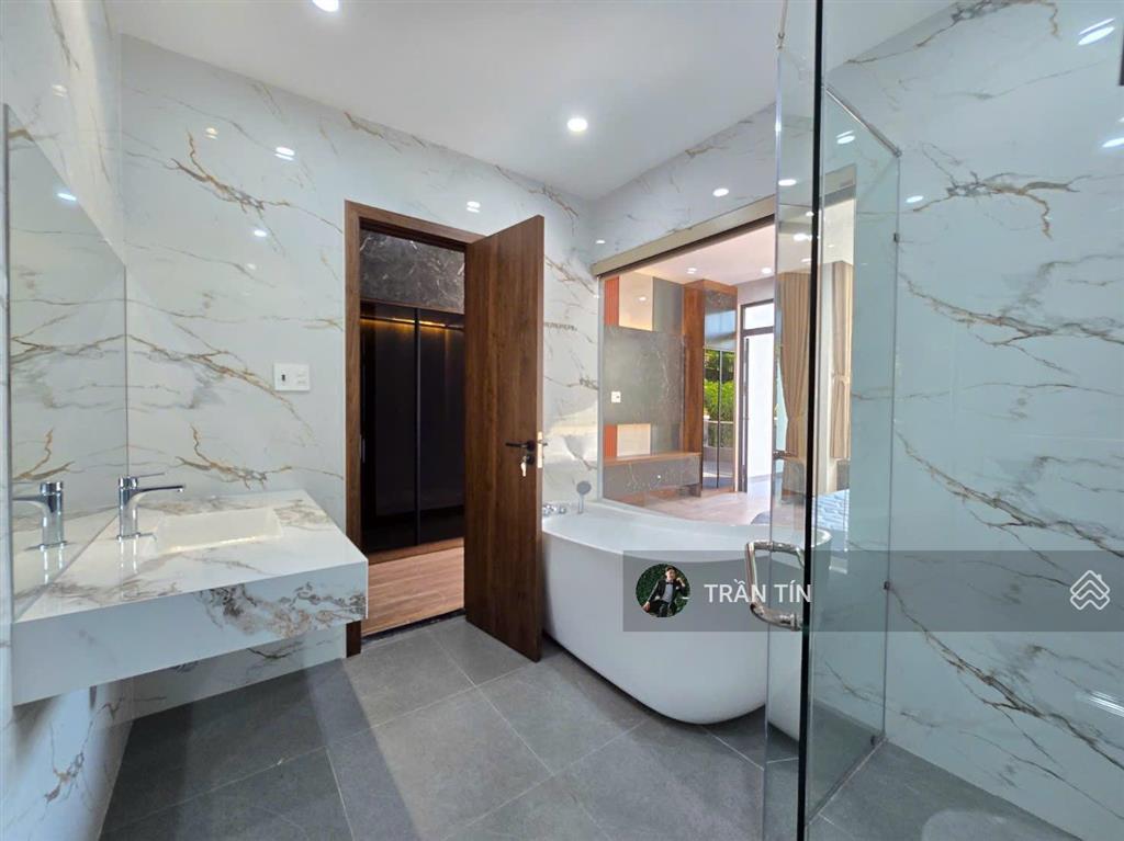 Căn nhà mặt tiền đường thanh lương 16. khu đô thị hoà xuân.