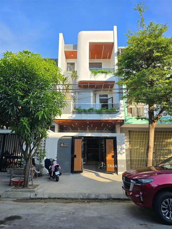 Căn nhà mặt tiền đường thanh lương 16. khu đô thị hoà xuân.