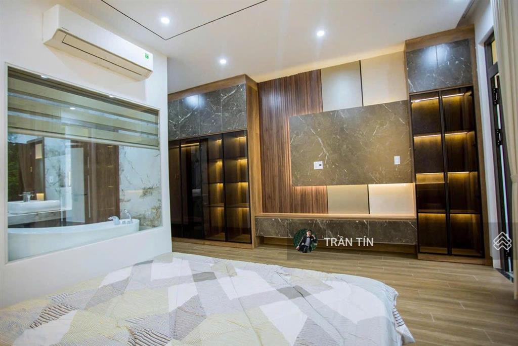 Căn nhà phố khu đô thị hoà xuân. mặt tiền đường trần kim xuyến.