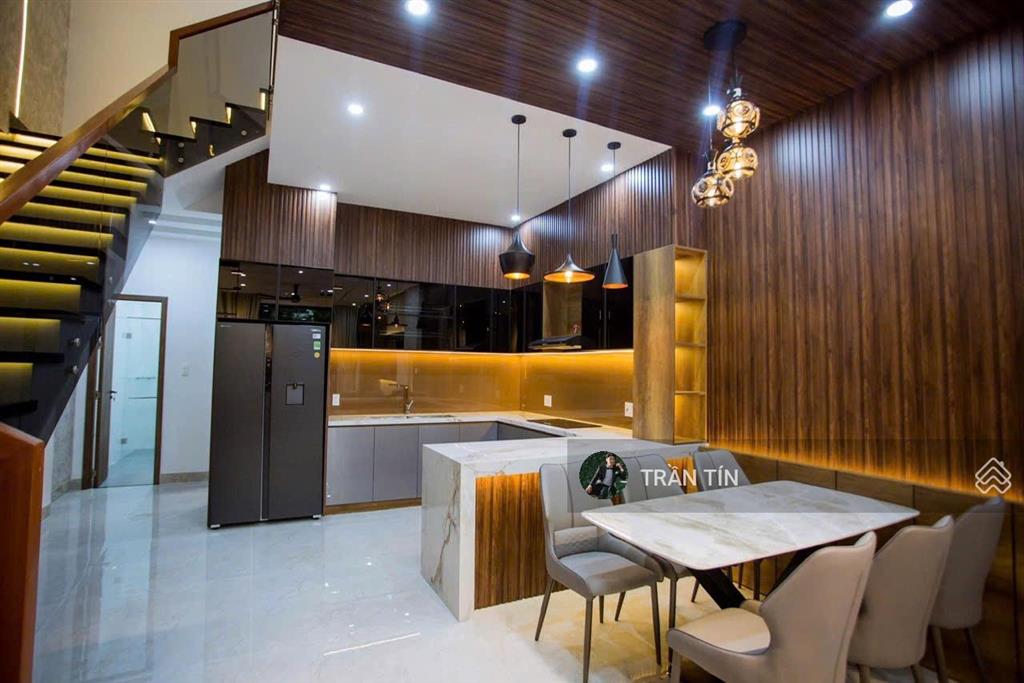 Căn nhà phố khu đô thị hoà xuân. mặt tiền đường trần kim xuyến.