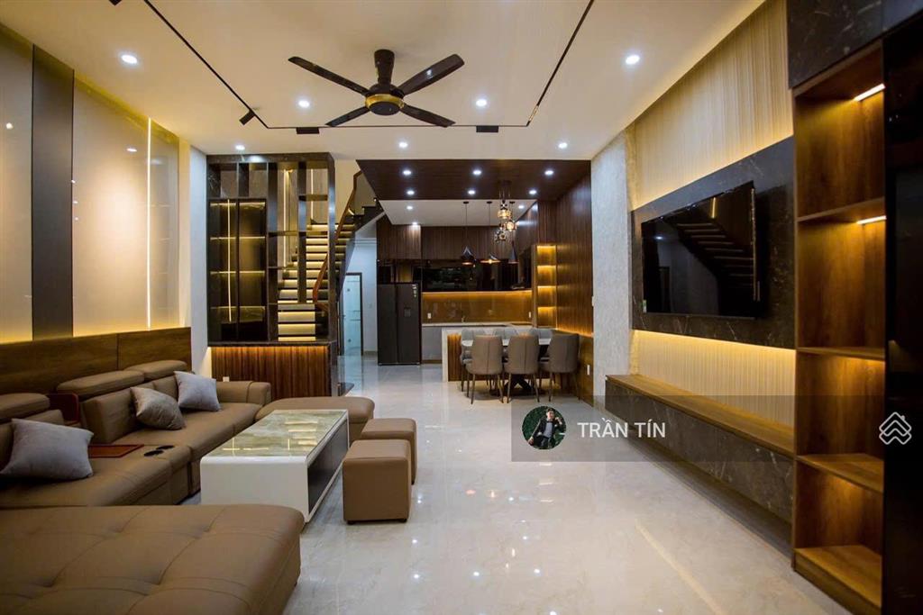 Căn nhà phố khu đô thị hoà xuân. mặt tiền đường trần kim xuyến.