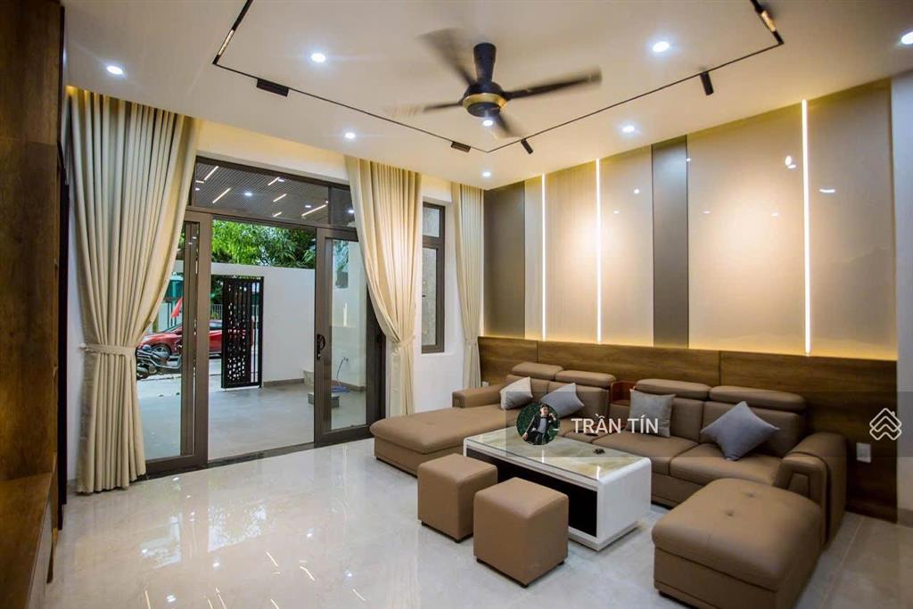Căn nhà phố khu đô thị hoà xuân. mặt tiền đường trần kim xuyến.