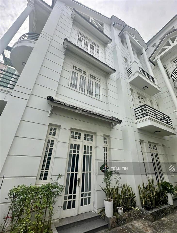 Căn nhà mặt tiền đường trần cao vân. tuyến phố kinh doanh sầm uất. cách bãi tắm thanh khê 200m