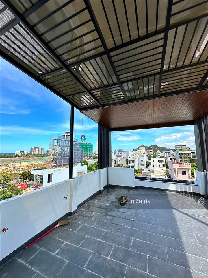 Căn villa biển đường sơn thuỷ đông 1. cách bãi tắm sơn thuỷ 200m. được xây mới chuẩn 100%