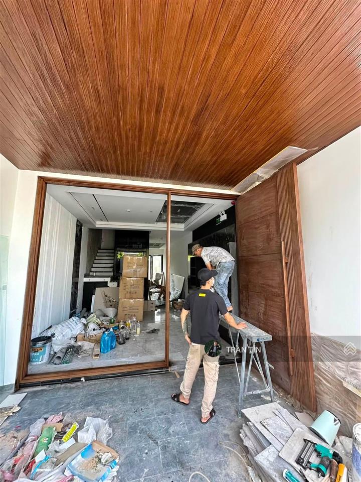 Căn villa biển đường sơn thuỷ đông 1. cách bãi tắm sơn thuỷ 200m. được xây mới chuẩn 100%