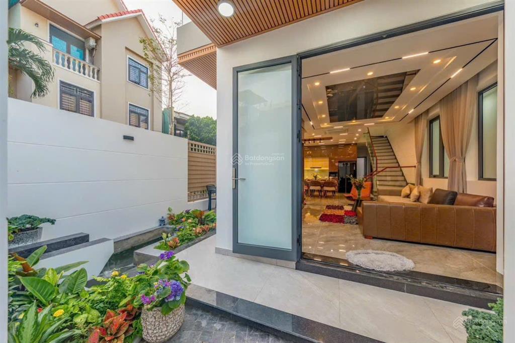 Căn villa góc 2 mặt tiền đường nguyễn sơn & hoá sơn 1. vị trí đẹp cách sông chỉ 100m