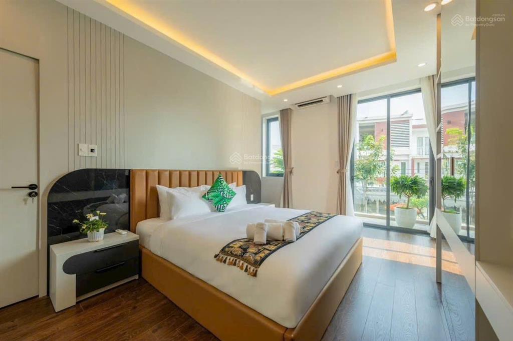 Căn villa góc 2 mặt tiền đường nguyễn sơn & hoá sơn 1. vị trí đẹp cách sông chỉ 100m