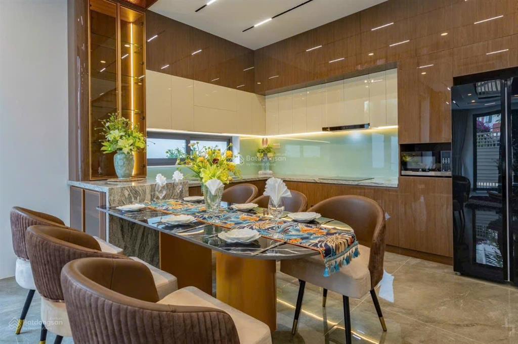 Căn villa góc 2 mặt tiền đường nguyễn sơn & hoá sơn 1. vị trí đẹp cách sông chỉ 100m
