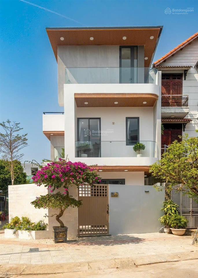 Căn villa góc 2 mặt tiền đường nguyễn sơn & hoá sơn 1. vị trí đẹp cách sông chỉ 100m