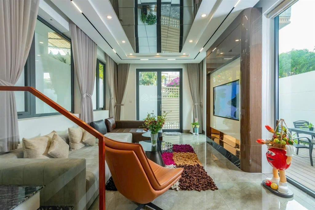 Căn villa góc 2 mặt tiền đường nguyễn sơn & hoá sơn 1. vị trí đẹp cách sông chỉ 100m