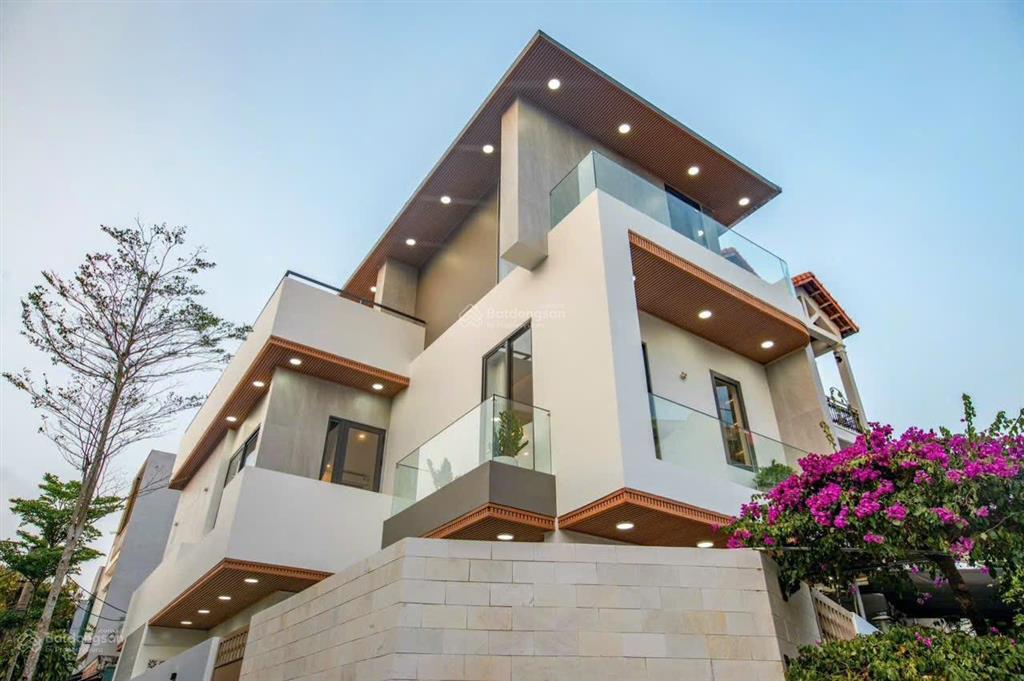 Căn villa góc 2 mặt tiền đường nguyễn sơn & hoá sơn 1. vị trí đẹp cách sông chỉ 100m