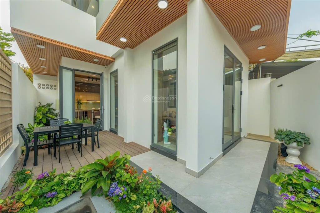 Căn villa góc 2 mặt tiền đường nguyễn sơn & hoá sơn 1. vị trí đẹp cách sông chỉ 100m