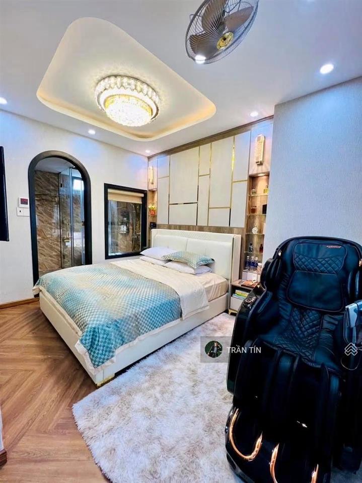 Căn nhà 4 tầng mặt tiền đường đống đa