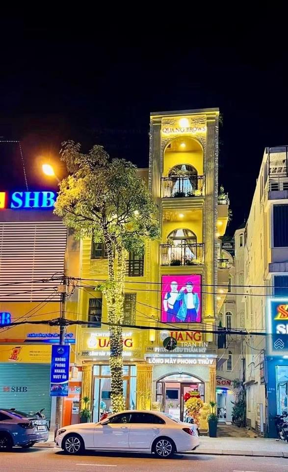 Căn nhà 4 tầng mặt tiền đường đống đa