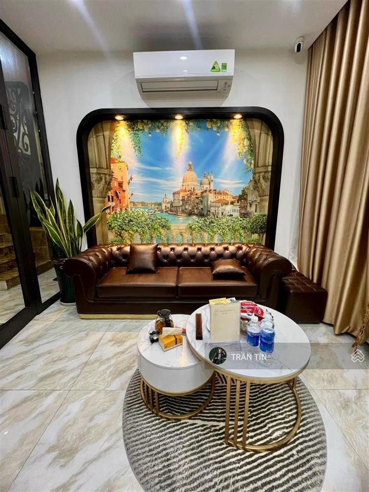 Căn nhà 4 tầng mặt tiền đường đống đa