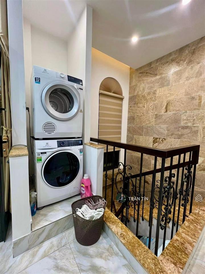 Căn nhà 4 tầng mặt tiền đường đống đa