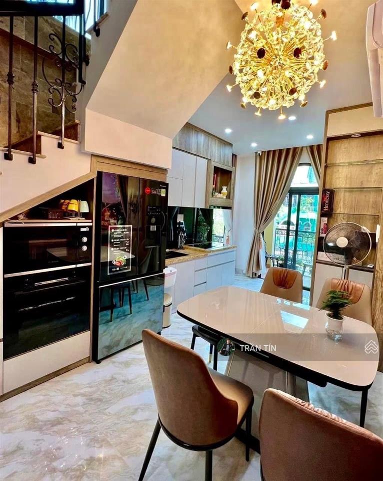 Căn nhà 4 tầng mặt tiền đường đống đa