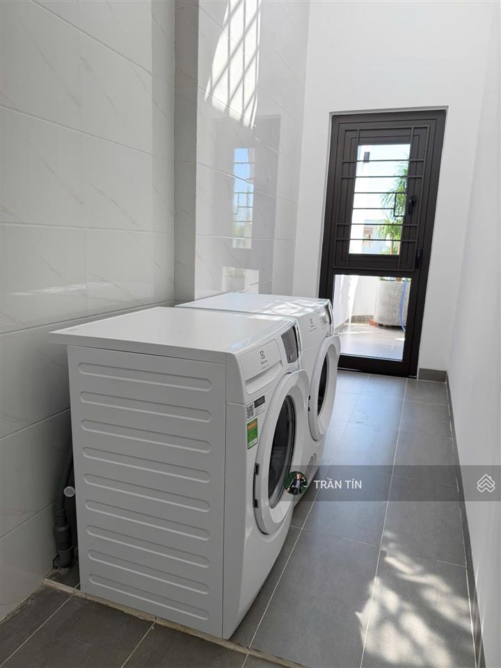 Căn nhà mới xây mặt tiền đường lê thiệt  hòa khánh cách biển nguyễn tất thành chỉ 200m