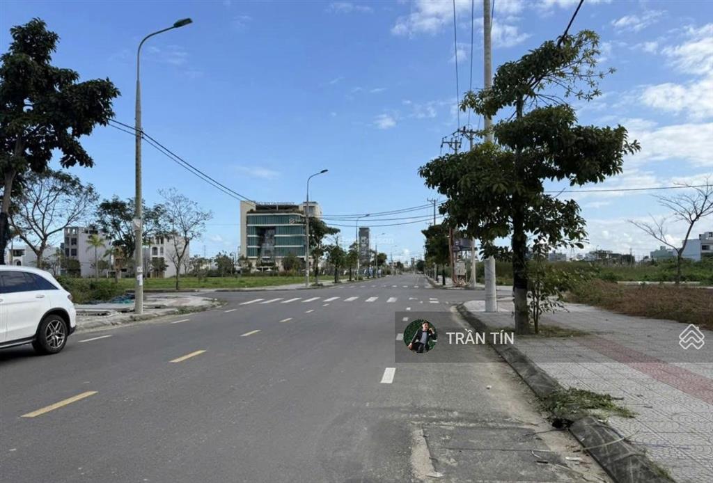Lô đất góc 2 mặt tiền đường lê sỹ & thanh lương 32. trung tâm khu đô thị hoà xuân.