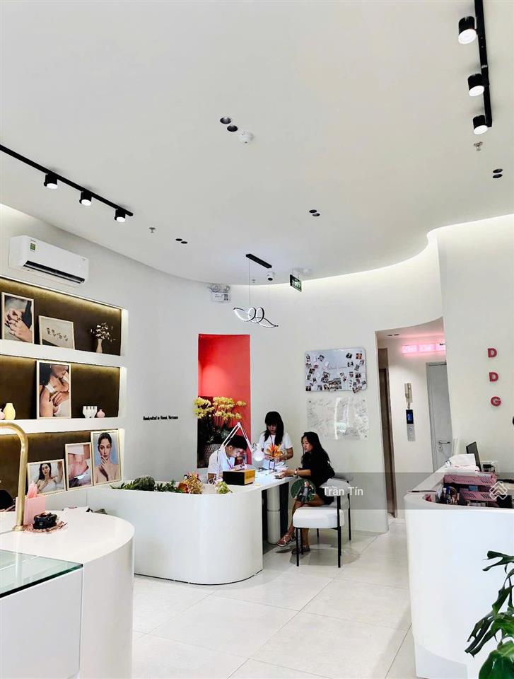 Nhà mặt tiền nguyễn văn linh. xây mới 2025. 5 tầng có thang máy. sát cầu rồng