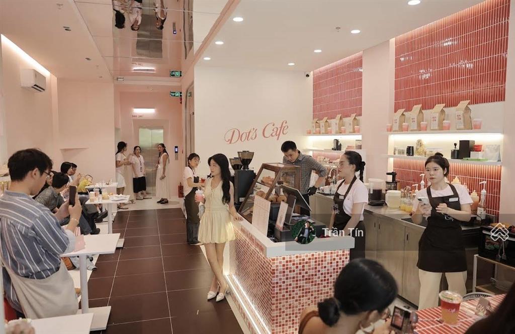 Nhà mặt tiền nguyễn văn linh. xây mới 2025. 5 tầng có thang máy. sát cầu rồng