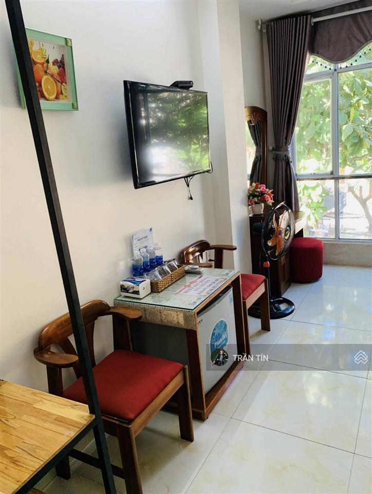 Khách sạn 5 tầng mặt tiền đường ông ích khiêm. công năng 19 phòng. doanh thu ~ 150 triệu/tháng