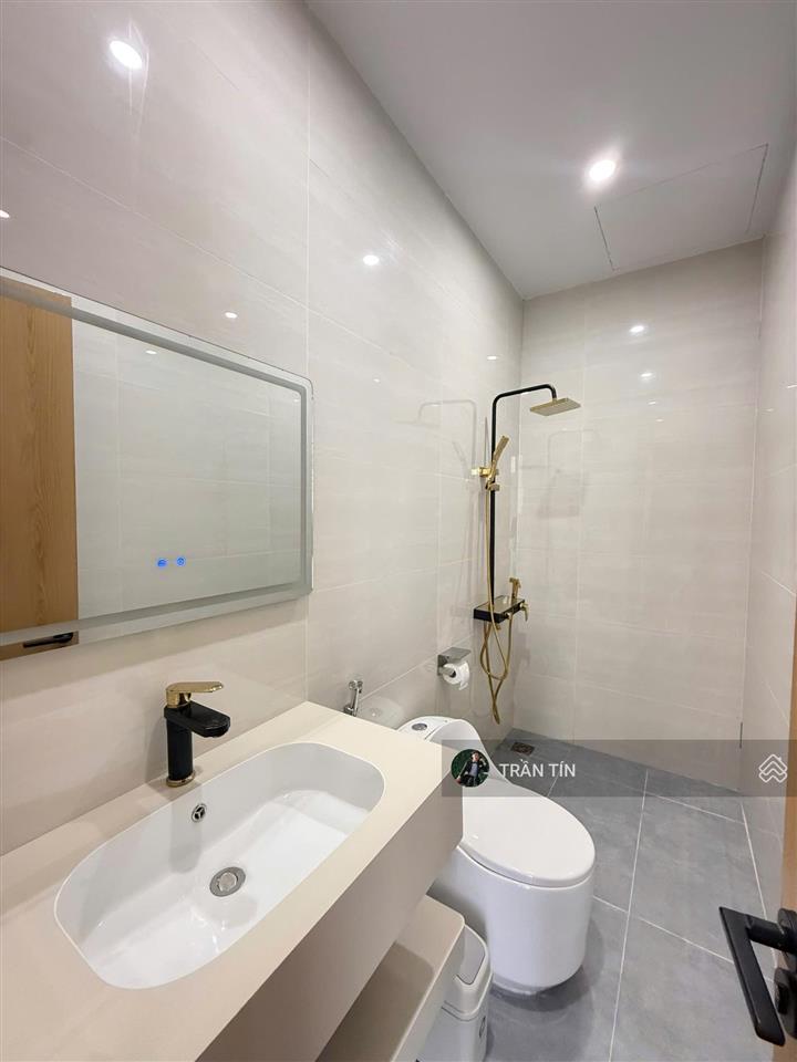 Căn nhà mới đường trịnh lỗi. khu đô thị nam việt á. cách sông 400m