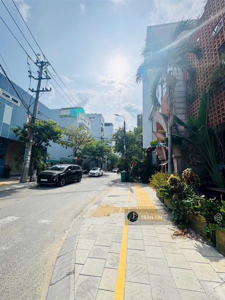 Lô đất mặt tiền đường nguyễn xuân khoát. trung tâm khu phố hàn. cách biển phạm văn đồng 500m