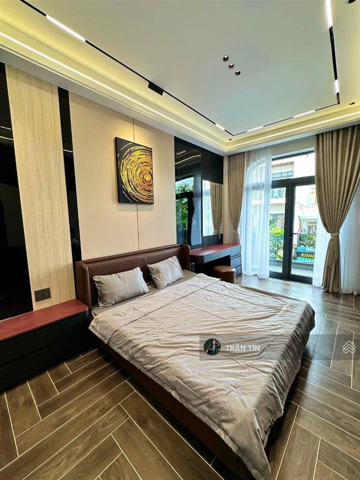 Căn nhà vừa mới xây dựng xong. mặt tiền đường lê đình thám