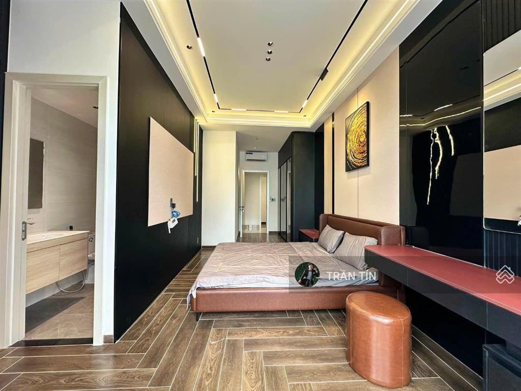 Căn nhà vừa mới xây dựng xong. mặt tiền đường lê đình thám