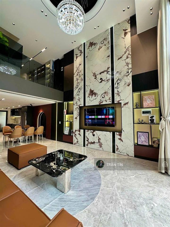 Căn nhà vừa mới xây dựng xong. mặt tiền đường lê đình thám