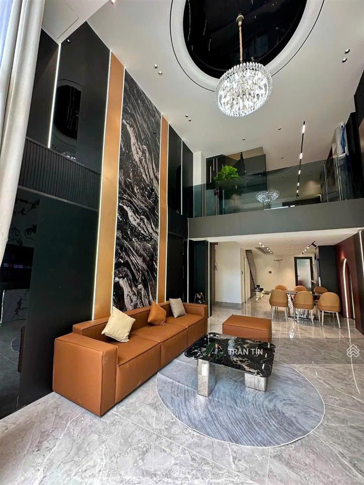 Căn nhà vừa mới xây dựng xong. mặt tiền đường lê đình thám