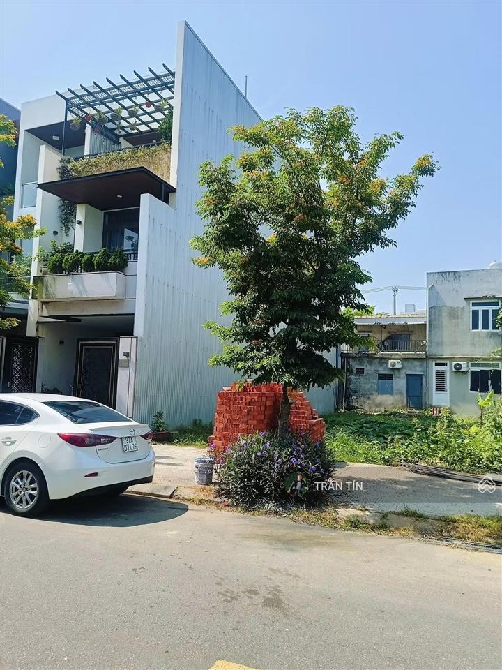 Lô đất mặt tiền đường trần kim xuyến khu đô thị hoà xuân. hướng đông bắc. đường 7m5. giá 5 tỷ 900