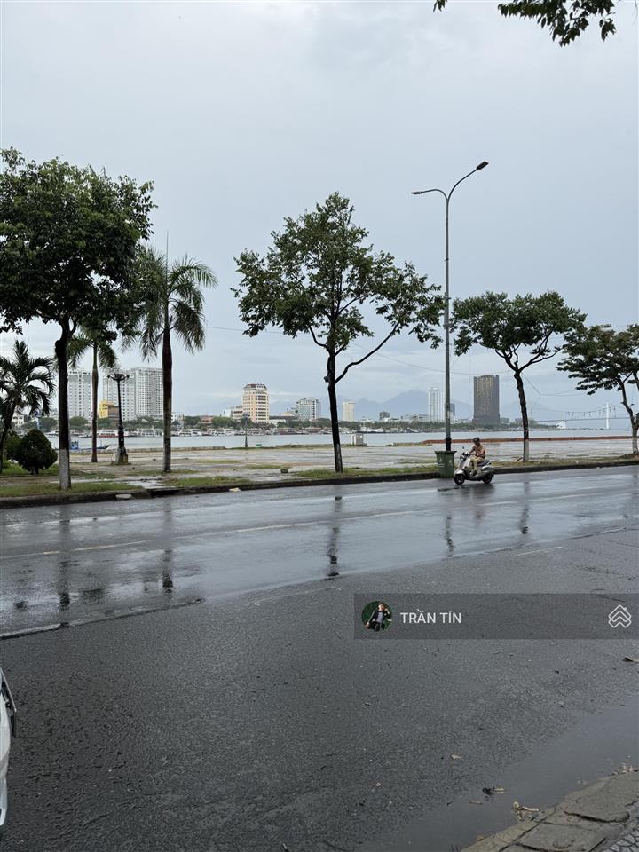 Tòa căn hộ mặt tiền đường trần hưng đạo. view trực diện sông hàn. sát điểm bắn pháo hoa quốc tế