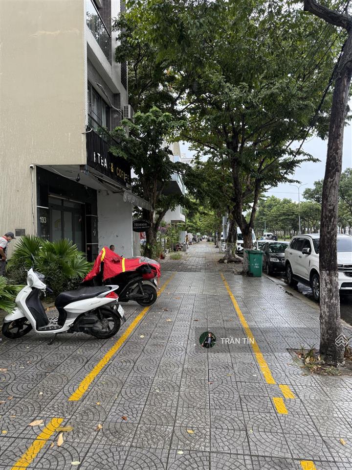Tòa căn hộ mặt tiền đường trần hưng đạo. view trực diện sông hàn. sát điểm bắn pháo hoa quốc tế